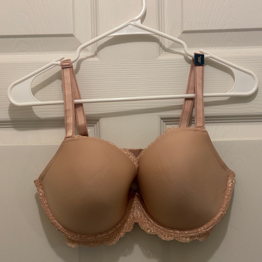 Victoria's Secret Nude Lace Underwire Bra NWT